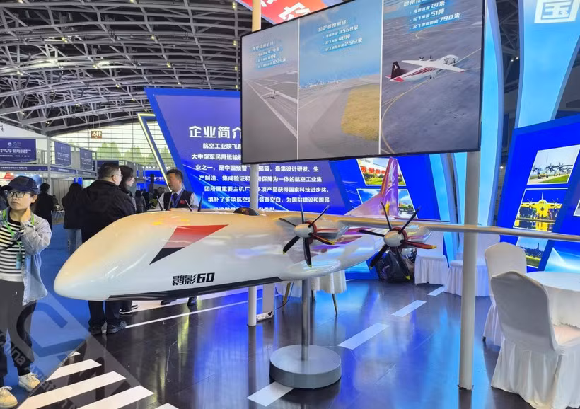 Mô hình máy bay chở hàng không người lái hạng nặng Ibis Shadow 60. Ảnh: Defense Blog.