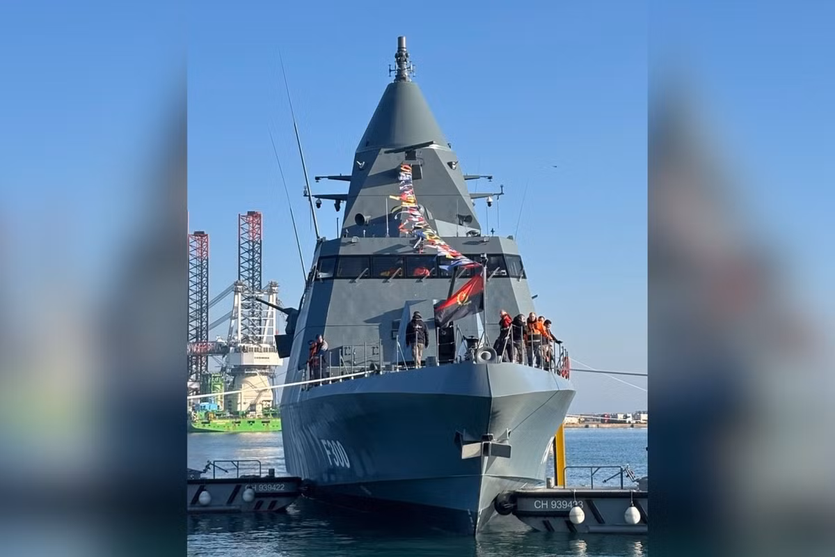 Chiếc tàu hộ vệ đa nhiệm BR71 MK II Combattante đầu tiên của Angola, NRA Ekuikui II, đã được hạ thủy tại Cherbourg vào ngày 10 tháng 3 năm 2026, như một phần của chương trình hiện đại hóa hải quân gồm ba tàu.