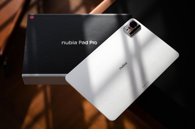 Hãng nubia vừa chính thức công bố mẫu máy tính bảng cao cấp đầu tiên mang tên Pad Pro, bên cạnh smartphone chụp ảnh Z70S Ultra. Với mức giá dễ tiếp cận so với các dòng flagship của Apple hay Samsung, nubia Pad Pro được xem là đối thủ trực tiếp của dòng Galaxy Tab S10.