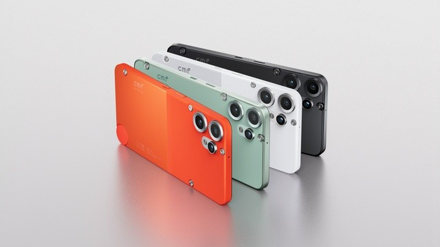 Bên trong, máy sử dụng vi xử lý MediaTek Dimensity 7300 Pro, tiến trình 4nm, đi kèm RAM 8GB và bộ nhớ trong tùy chọn 128GB hoặc 256GB. Theo nhiều bài đánh giá thực tế từ người dùng quốc tế, hiệu năng của máy đủ để xử lý các tác vụ cơ bản, chơi game nhẹ đến trung bình mà không gặp hiện tượng quá nhiệt. Hệ điều hành Nothing OS 3.2 mang lại trải nghiệm gần với Android gốc, mượt và ít ứng dụng rác.