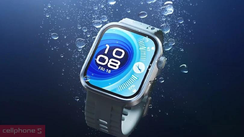 Một điểm đáng chú ý khác khi trên tay Huawei Fit 4 Pro là khả năng chống nước lên đến 5 ATM, hỗ trợ lặn sâu 40 mét, giúp thiết bị phù hợp với người dùng đam mê thể thao dưới nước.