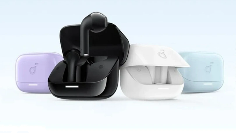 Anker Soundcore K20i sở hữu thiết kế case đóng mở khá lạ, phần housing ngắn, đeo bám khá tốt, chất liệu nhựa trơn.