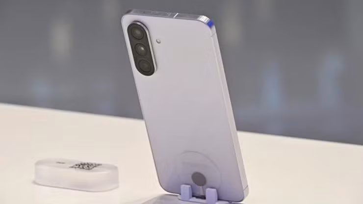Galaxy A57 và A37 được cho là sẽ có pin 5.000 mAh, hỗ trợ sạc nhanh 45W và hệ thống ba camera ở mặt sau với camera chính 50 MP hỗ trợ chống rung quang học OIS. Các điện thoại này sẽ được cài đặt sẵn giao diện One UI 8.5 dựa trên Android 16.