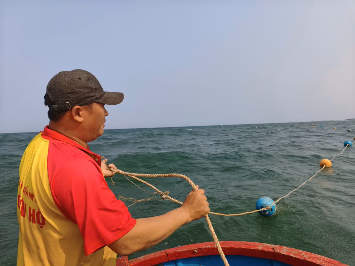 Hệ thống phao nổi được bố trí nhằm xác định rõ giới hạn an toàn, hạn chế tình trạng bơi xa bờ – nguyên nhân tiềm ẩn nguy cơ đuối nước.