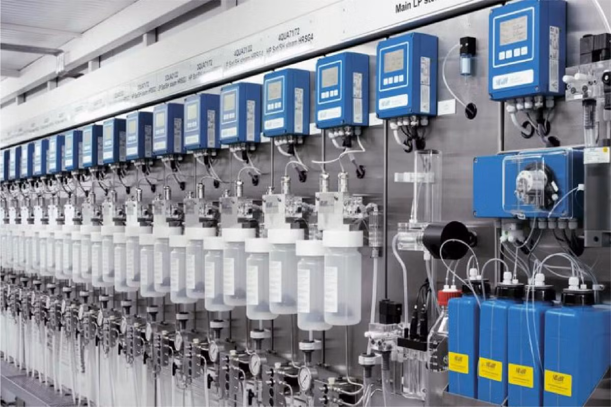 Vấn đề còn gây tranh cãi ở tính nhân đạo và sát thương của loại bom này vẫn còn. Vì hệ thống cung cấp nước và hệ thống xử lý nước thải phụ thuộc vào điện nên các đợt bùng phát dịch tả và các bệnh lây truyền qua đường nước khác, gây ra nhiều ca tử vong cho dân thường. Trước đây, nó không được xem là hậu quả trực tiếp của việc sử dụng quả bom này.