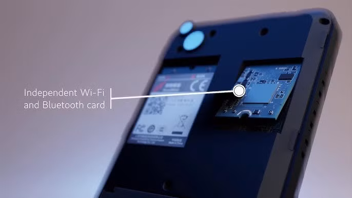 Màn hình và pin đến từ Trung Quốc, còn camera phía sau được nhập khẩu từ Hàn Quốc. Weaver nói rằng việc sản xuất một chiếc điện thoại hoàn toàn do Mỹ làm ra bị hạn chế bởi sự thiếu hụt cơ sở hạ tầng trong nước.