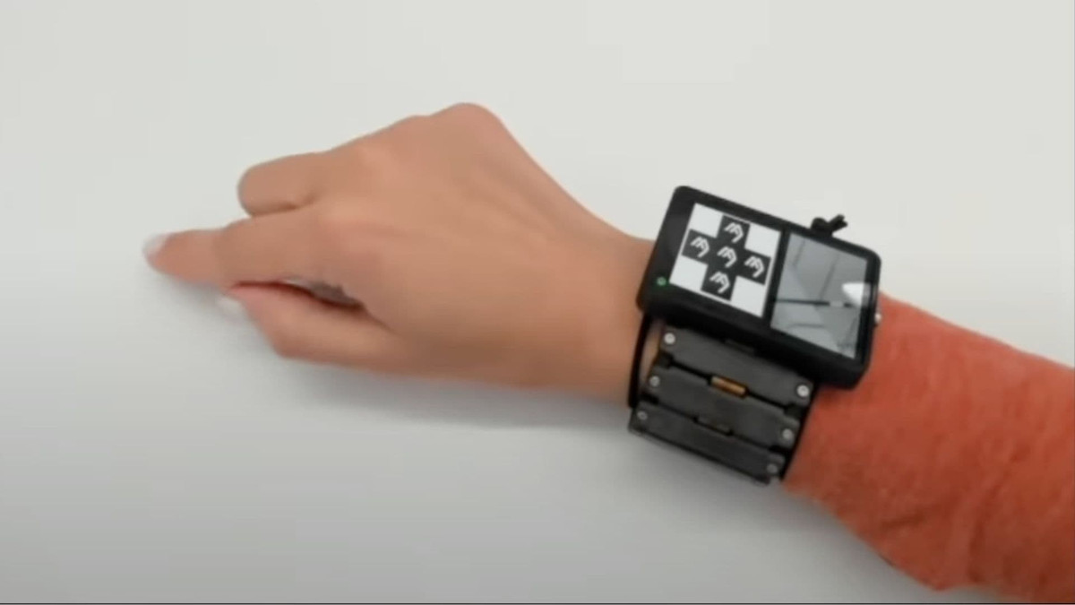 Các nhà nghiên cứu đã sử dụng dữ liệu đào tạo từ một số lượng lớn người tham gia để phát triển các mô hình giải mã chung thông qua hệ thống học sâu. Phương pháp này nhằm mục đích diễn giải chính xác thông tin đầu vào của người dùng trên nhiều cá nhân khác nhau, loại bỏ nhu cầu điều chỉnh hoặc hiệu chuẩn riêng lẻ và hỗ trợ triển khai rộng rãi. Thiết bị hỗ trợ cả người dùng thuận tay trái và tay phải.