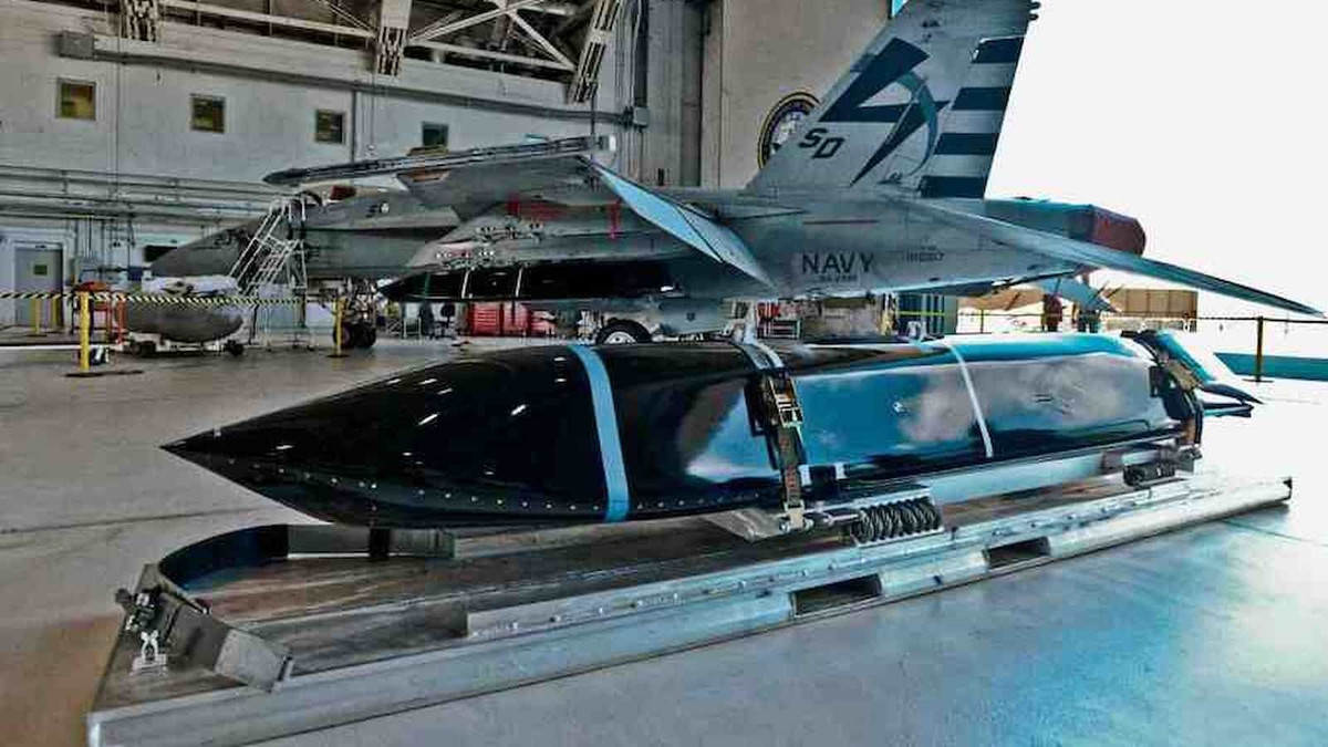 Trước đây, LR-AShM từng được mô tả là sử dụng phương tiện lướt siêu vượt âm không có động cơ (HGV), tuy nhiên hiện có một số nghi ngờ về tính chính xác của nhận định này. HGV hoạt động bằng cách được tên lửa đẩy lên tốc độ siêu vượt âm, sau đó bay không động cơ theo quỹ đạo khí quyển nông. HGV cũng được thiết kế có khả năng cơ động cao, cho phép đổi hướng bất ngờ, lên xuống linh hoạt, phù hợp với mô tả của LR-AShM.