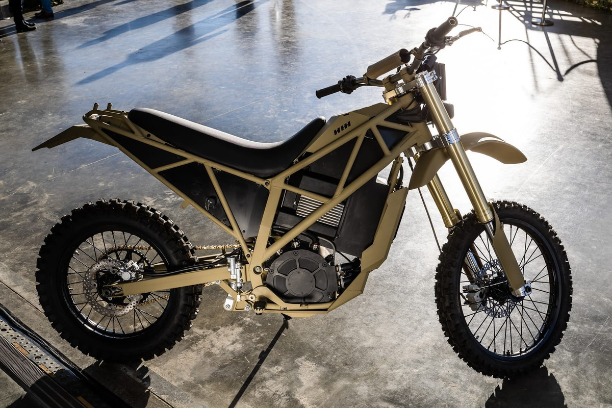 Kalashnikov gọi đây là cách để người dùng chọn được mẫu xe hoàn hảo cho nhu cầu cụ thể, nghe rất quân đội, nhưng cũng cực kỳ thực tế. Hiện tại, hãng chưa công bố giá bán.