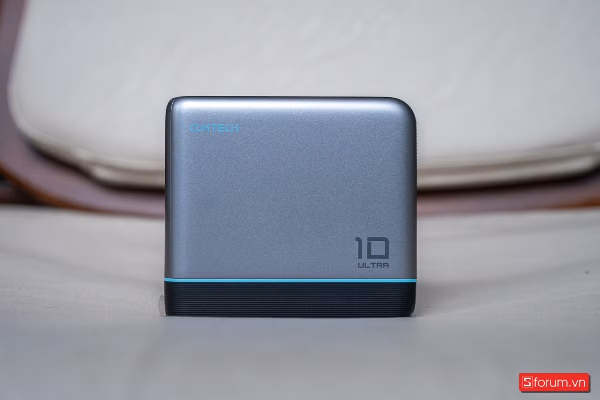 Và Cuktech 10 Ultra, một sản phẩm mới của Cuktech (thương hiệu con của Xiaomi), với màn hình hiển thị, điều khiển cảm ứng, sạc được 4 thiết bị cùng lúc và kết nối cả với ứng dụng, chính là đại diện cho lớp "củ sạc 5.0" ấy.