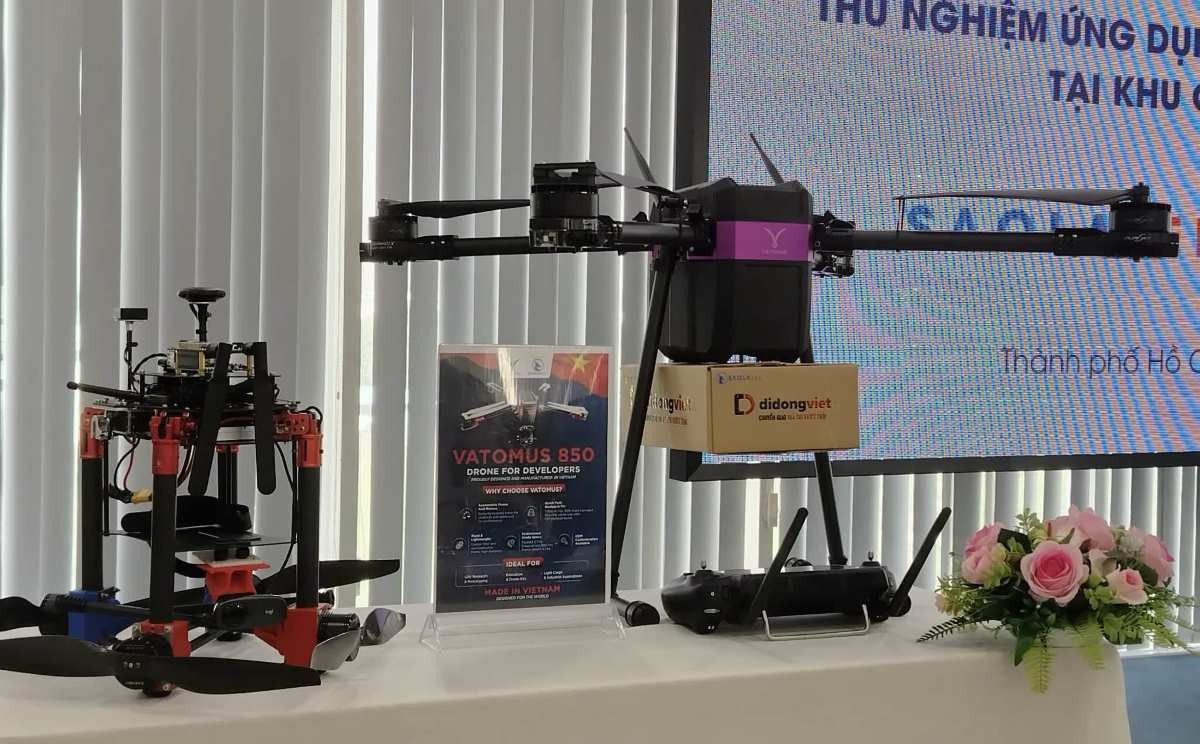 Các thiết bị bay không người lái (UAV) được xem là một phương án vận tải bổ sung cho siêu đô thị đang mở rộng. Việc mở rộng ranh giới diễn ra trong bối cảnh Việt Nam thực hiện cuộc tái cơ cấu hành chính quy mô lớn chưa từng có.