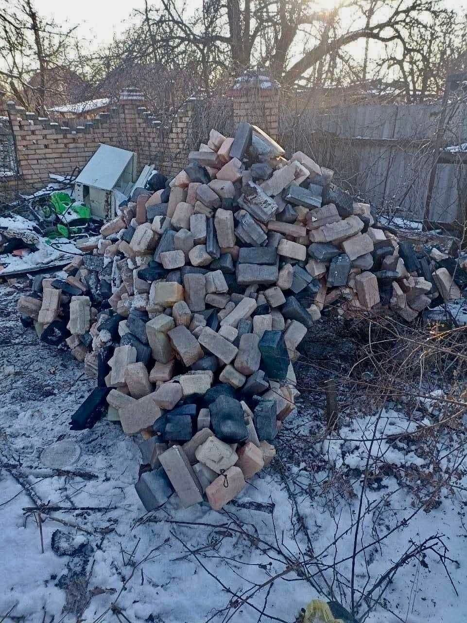 Dựa trên những hình ảnh được công bố, các tấm lưới ngụy trang tương đối nhỏ nhưng đủ lớn để che giấu một số binh sĩ Nga.