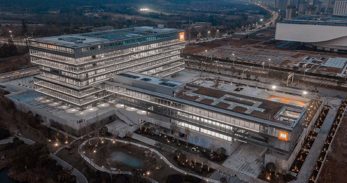 Tọa lạc tại Khu phát triển công nghệ cao Đông Hồ (Vũ Hán), nhà máy này còn gây kinh ngạc bởi tiến độ xây dựng “thần tốc”.