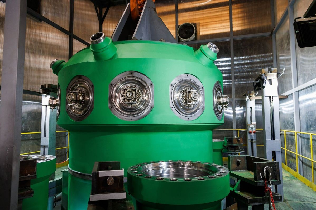 Lò phản ứng RITM-400, phiên bản mở rộng của thiết kế RITM-200 thành công, sản xuất 315 MWt và 120 MW công suất cánh quạt. Việc hoàn thành báo hiệu bước tiến lớn cho đội tàu phá băng hạt nhân của Nga.