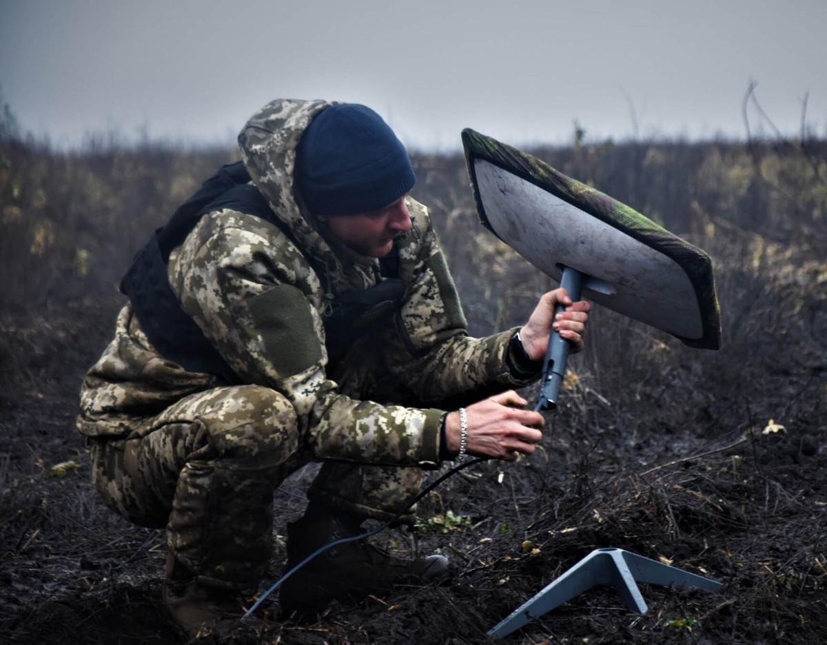Công nghệ Starlink đã chứng minh được hiệu quả lớn tại các khu vực xung đột, bao gồm cả ở Ukraine, nơi Starlink cung cấp dịch vụ liên lạc di động một cách liên tục cho quân đội, làm thay đổi các quy tắc của chiến trường.