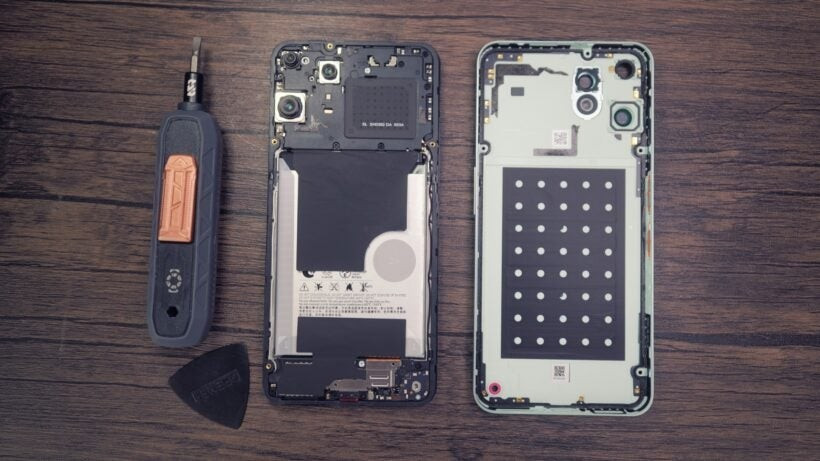 Điểm cộng khác là viên pin 5.000mAh cho thời lượng sử dụng kéo dài cả ngày. Máy hỗ trợ sạc nhanh 33W (cần mua củ sạc riêng) và sạc ngược 5W cho thiết bị khác.