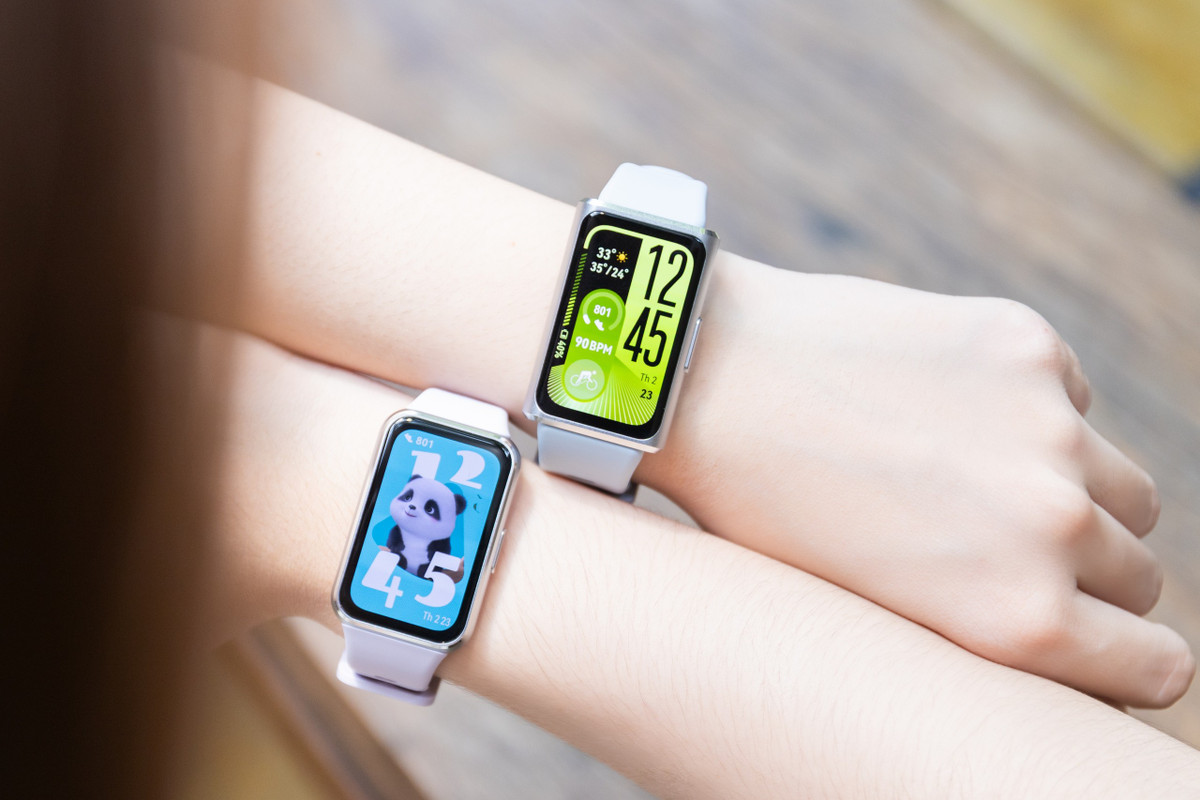 Tại Việt Nam, Huawei Band 11 có giá bán 890.000 đồng, trong khi Huawei Band 11 Pro được niêm yết ở mức 1,59 triệu đồng. Với mức giá từ chưa đến 1 triệu đồng cho bản tiêu chuẩn và khoảng 1,59 triệu đồng cho bản Pro.