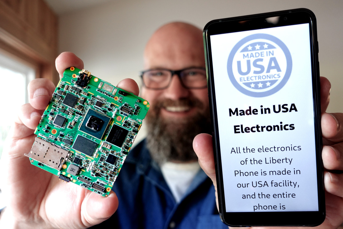 Bo mạch chủ của Liberty Phone được chế tạo tại nhà máy của Purism, chip xử lý đến từ Texas, và việc lắp ráp được thực hiện tại cơ sở của Purism ở Carlsbad, California. Nhưng không phải tất cả các bộ phận đều do Mỹ sản xuất. Một số linh kiện khác đến từ Trung Quốc và các nước châu Á khác."Tôi đã thực hiện dự án này trong 10 năm và chúng tôi đã cố gắng hết sức để xây dựng dựa trên sản xuất của Mỹ," Weaver nói.