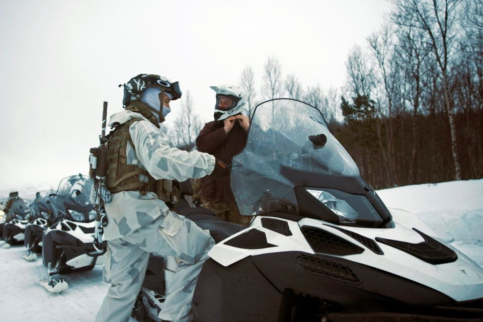 Động thái này diễn ra sau khi hai nước ký kết thỏa thuận song phương mới, gọi là Thỏa thuận Lunna House, thiết lập khuôn khổ dài hạn cho các hoạt động của Lực lượng Commando Anh tại Na Uy.