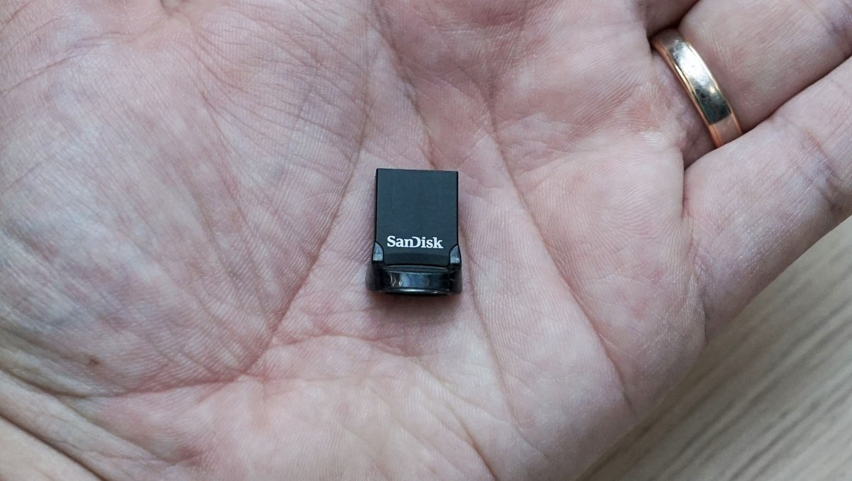 Trong một thế giới mà mọi thứ đang hướng tới tính cơ động, một chiếc USB nhỏ gọn nhưng mạnh mẽ như SanDisk Extreme Fit 1 TB có thể chính là "vũ khí bí mật" mà người dùng công nghệ cần - nhỏ bằng đồng xu, nhưng chứa cả thế giới dữ liệu trong lòng bàn tay.