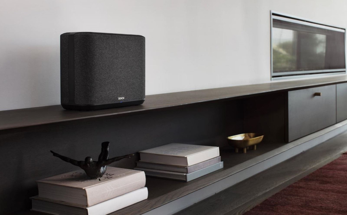 Amazon đang bán Denon Home 350 với giá 699 đô la, với công suất tối đa 25 watt, đủ sức phủ sóng khắp mọi ngóc ngách trong nhà bạn. Ngoài ra, loa còn cung cấp khả năng phát lại âm thanh độ phân giải cao thông qua hai loa siêu trầm 6,5 inch, hai loa tweeter động 0,75 inch và một cặp loa mid-bass 2 inch với bộ điều chỉnh âm thanh chuyên nghiệp, giúp bạn phân biệt rõ ràng âm cao và âm trầm.