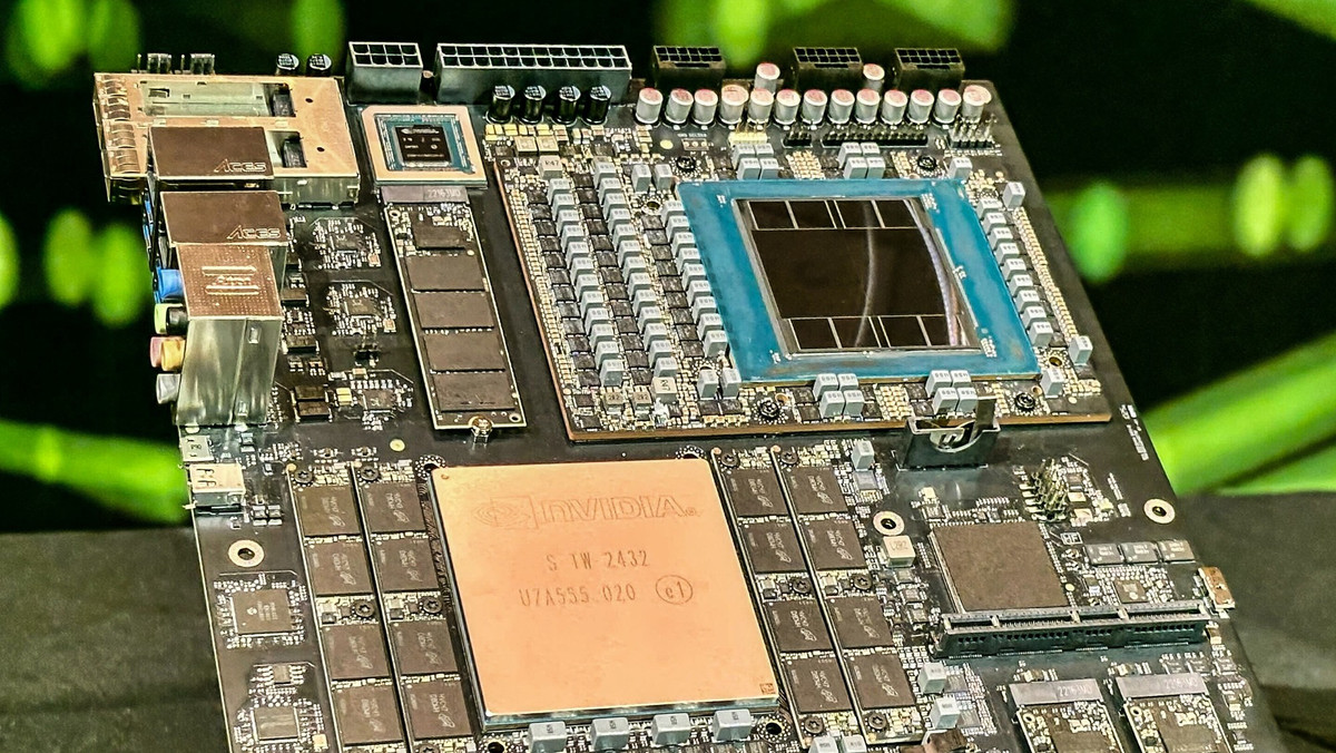 David Dai, nhà phân tích tại Bernstein Research chuyên về chuỗi cung ứng bán dẫn Nhật Bản, nhận xét: " Nhiều nhà sản xuất vật liệu Nhật Bản nắm giữ vị trí thực sự quan trọng trong các công nghệ cụ thể vì họ đã dành nhiều năm cho chất lượng và các giải pháp cao cấp. Tuy nhiên, hầu hết các công ty Nhật Bản đều ưa thích tăng trưởng ổn định, nhất quán hơn là nhanh chóng xây dựng công suất lớn khi nhu cầu tăng vọt ."