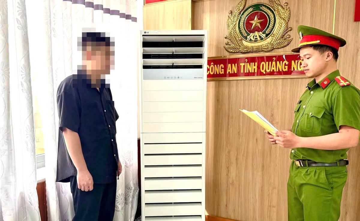 Công an Quảng Ngãi thực hiện bắt tạm giam đối tượng Nguyễn Gia Bảo. Ảnh: Công an cung cấp