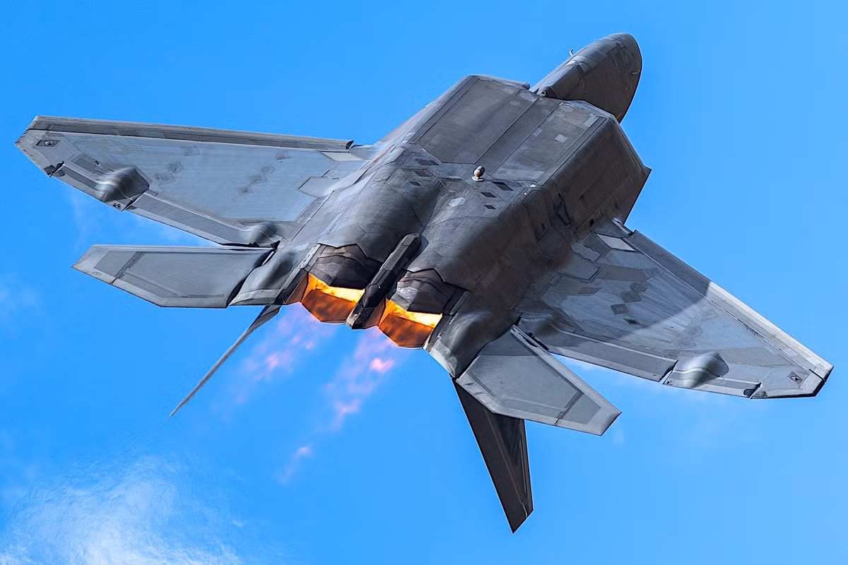 Tàu bay này có khả năng phát hiện dấu hiệu nhiệt (infrared signature) của máy bay F-35 từ khoảng cách lên đến 1.800km khi quan sát từ phía sau hoặc bên hông của máy bay.