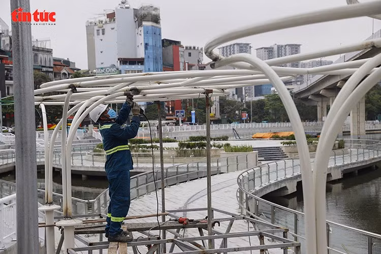 Dự án nhằm nâng cấp hạ tầng kỹ thuật, cải thiện cảnh quan và xử lý môi trường nước, biến hồ Hoàng Cầu thành điểm nhấn đô thị quan trọng.