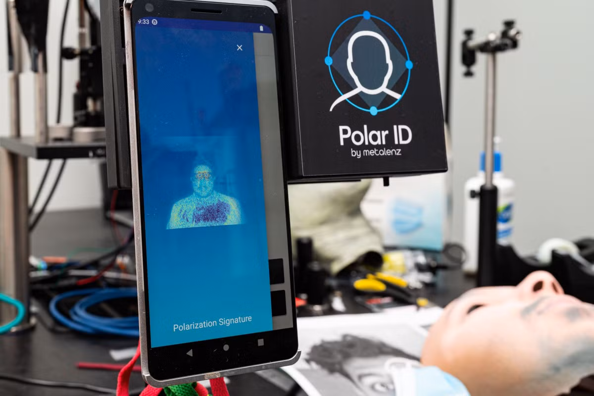 Theo chuyên gia rò rỉ @SPYGO19726 trên X (Twitter cũ), một firmware thử nghiệm sớm của S27 Ultra đã tiết lộ một khung bảo mật sinh trắc học hoàn toàn mới có tên "Polar ID v1.0".