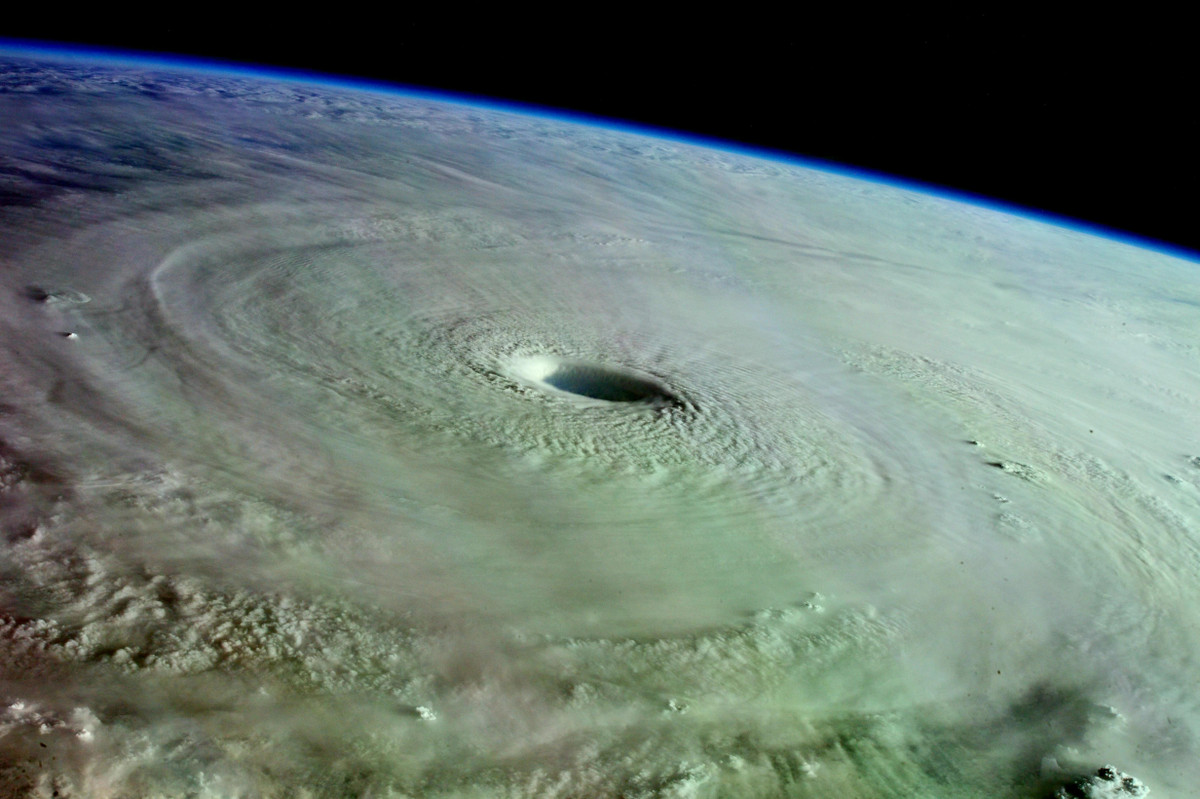 Nó có thể được định hướng để làm nóng hơi ẩm trong khí quyển trong các cơn bão. Năng lượng nhiệt được định hướng này có thể làm gián đoạn sự lưu thông không khí trong khu vực, cho phép các nhà khoa học về mặt lý thuyết có thể "chế ngự" cường độ bão hoặc lái chúng tránh xa các bờ biển dễ bị tổn thương.