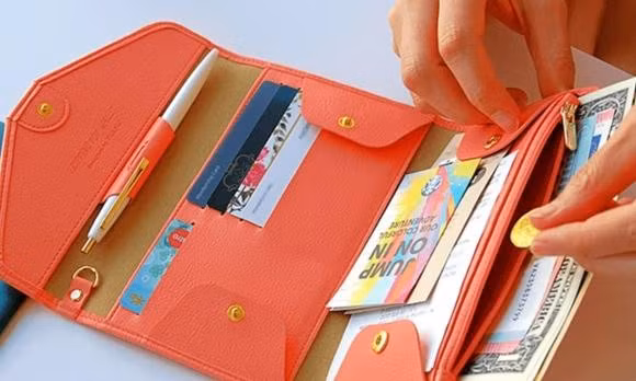 Dọn dẹp ví tiền ngày Tết (Ảnh minh họa)