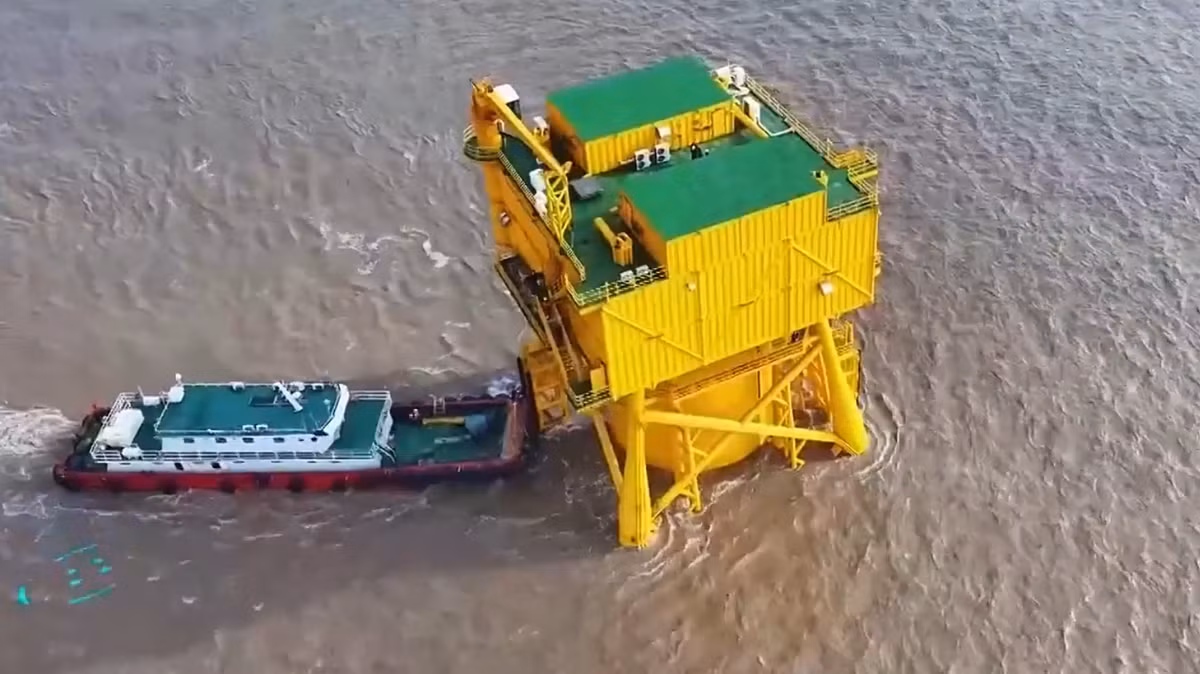 Ngoài ra, tính ổn định của hệ thống cáp quang và cáp điện ngầm dưới biển cũng là một bài toán đau đầu, bởi chi phí sửa chữa cáp ngầm đại dương luôn vô cùng đắt đỏ và đòi hỏi kỹ thuật cực kỳ phức tạp.