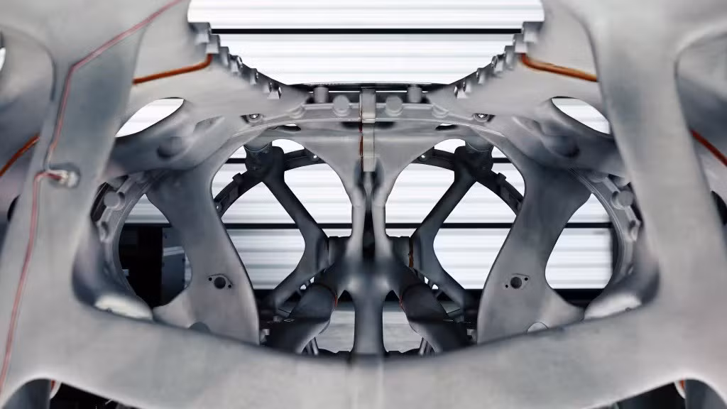 Mach Industries bắt đầu bằng việc xây dựng bản thiết kế, xác định các thông số kỹ thuật và cấu trúc tổng thể của Venom.