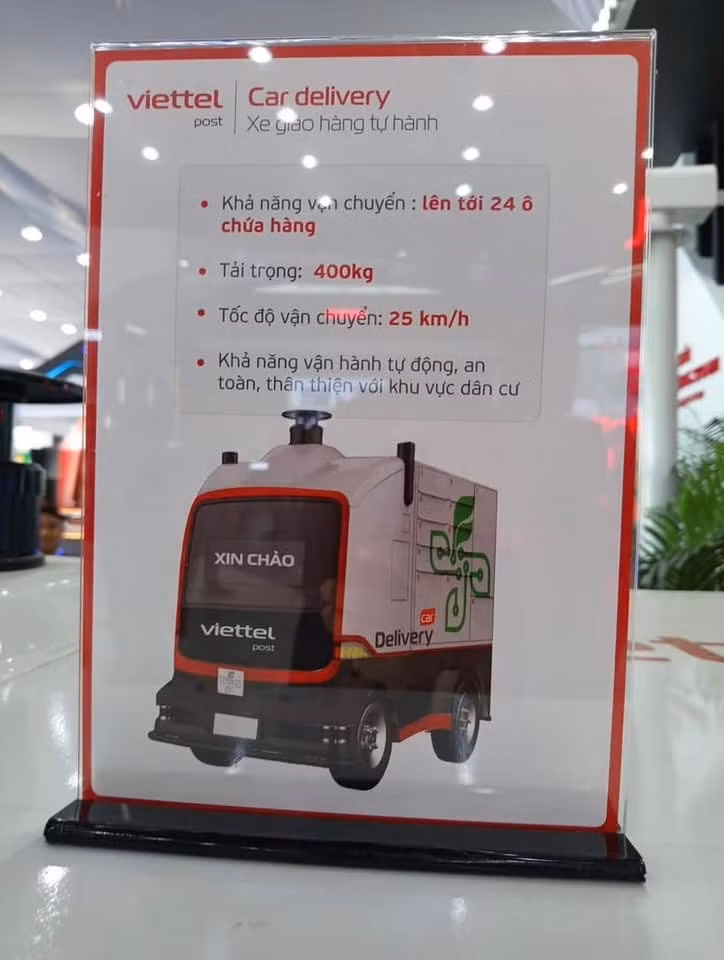 Robot được thiết kế chuyên biệt cho phạm vi nội khu, có tải trọng tối đa 400kg, tốc độ 25km/h và trang bị 24 tủ khóa điện tử. Hệ thống cảm biến Lidar 3D, camera, sonar siêu âm cùng thuật toán học sâu giúp thiết bị lập bản đồ, xác định lộ trình, xử lý tình huống và tránh va chạm. Khả năng quay đầu trong bán kính 3m, vượt dốc 20% và di chuyển tới 100km mỗi lần sạc bảo đảm khả năng vận hành linh hoạt trên nhiều địa hình.