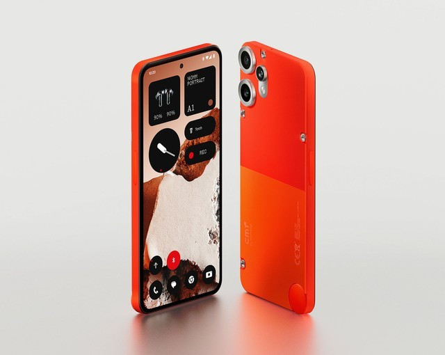 CMF Phone 2 Pro sở hữu màn hình AMOLED 6,77 inch, độ phân giải Full HD+, tần số quét 120Hz và độ sáng tối đa lên tới 3000 nits, là mức rất cao trong phân khúc dưới 10 triệu đồng. Nhờ đó mà màn hình máy được đánh giá là rất sắc nét, màu sắc tươi tắn và có khả năng hiển thị tốt ngay cả khi dùng ngoài trời nắng.