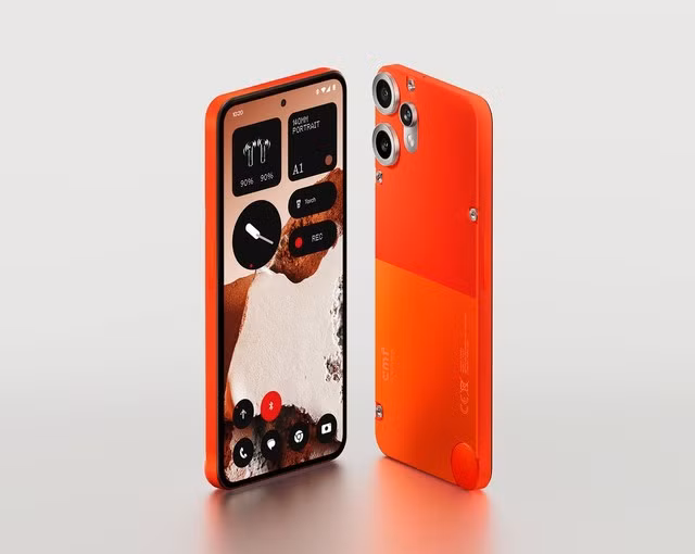 CMF Phone 2 Pro sở hữu màn hình AMOLED 6,77 inch, độ phân giải Full HD+, tần số quét 120Hz và độ sáng tối đa lên tới 3000 nits, là mức rất cao trong phân khúc dưới 10 triệu đồng. Nhờ đó mà màn hình máy được đánh giá là rất sắc nét, màu sắc tươi tắn và có khả năng hiển thị tốt ngay cả khi dùng ngoài trời nắng.