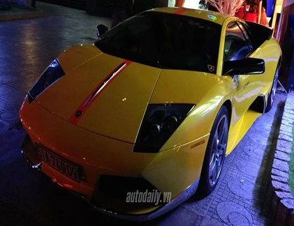 Siêu xe ùn ùn dự sinh nhật thiếu gia