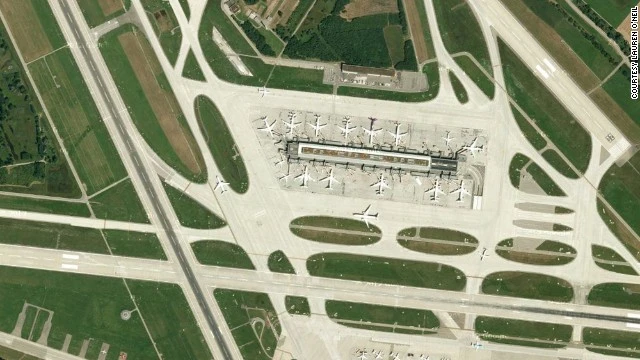 Tò mò vẻ đẹp các sân bay từ trên cao (1)