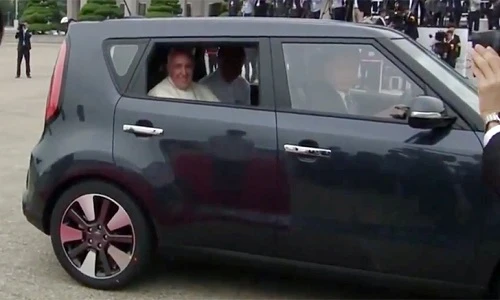 Đức Giáo Hoàng đi Kia Soul... vi vu ở Hàn Quốc