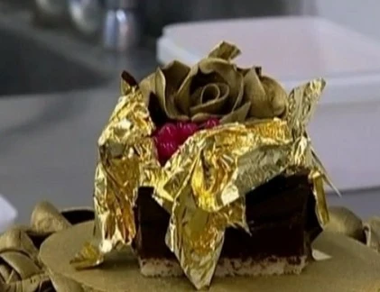 Clip: Công đoạn chế món ăn bằng vàng siêu đắt 