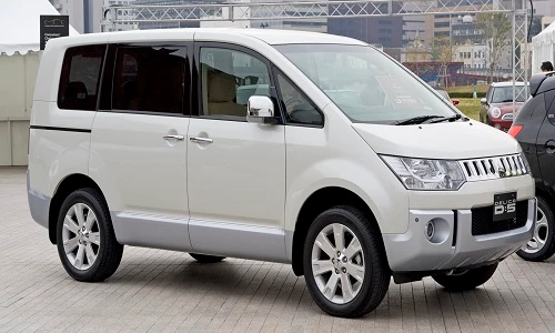 Mitsubishi Delica 7 chỗ giá 550 triệu đồng sắp ra mắt