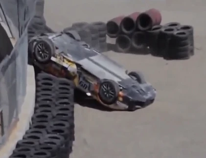 Khi siêu xe rơi vào tay những kẻ nghịch dại