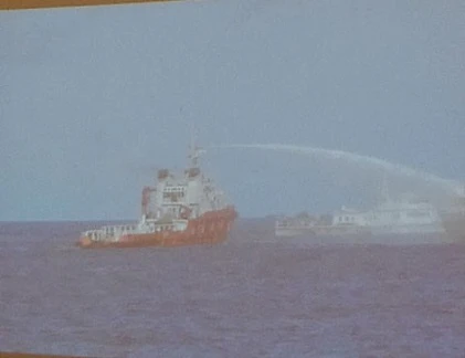 Video: Tàu Trung Quốc chủ động đâm toác tàu Việt Nam