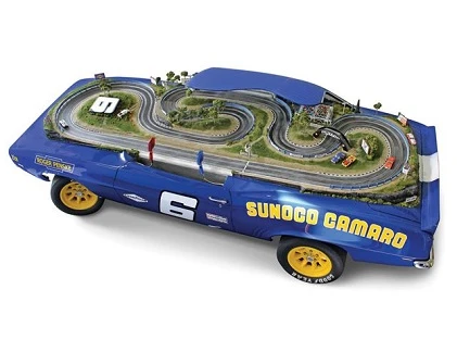 Nóc xe Chevrolet “cụ” biến thành... trường đua mini