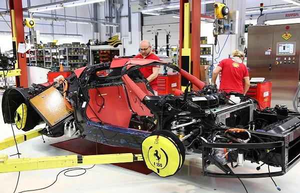 Ảnh hiếm bên trong nhà máy chế tạo siêu xe LaFerrari