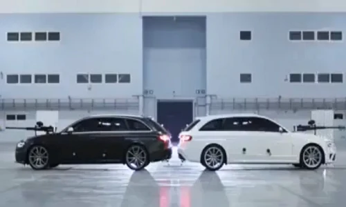 Clip: Siêu xe Audi RS4 trình diễn màn bắn súng nghẹt thở