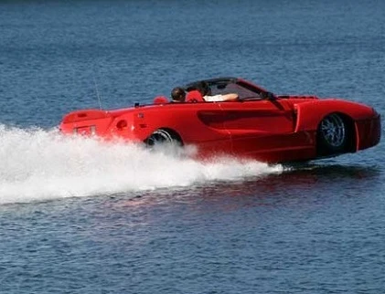 Siêu xe kỳ dị đi phăm phăm trên...mặt nước