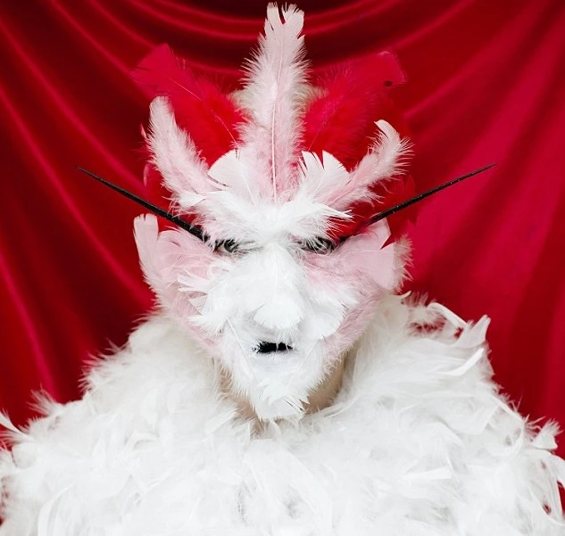 Lạnh sống lưng với phong cách trang điểm kì dị