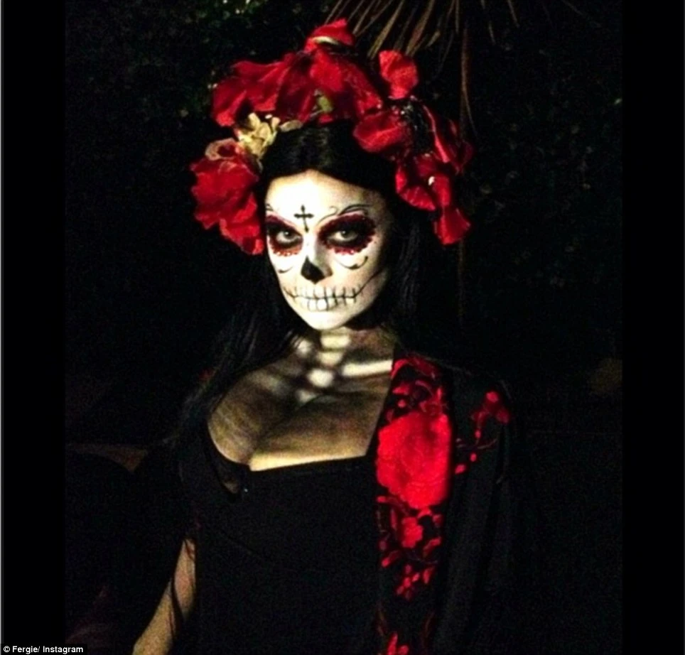 Sao Hollywood thỏa sức "dọa ma" dịp Halloween